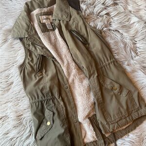 Daytrip Khaki Vest with Faux Fur